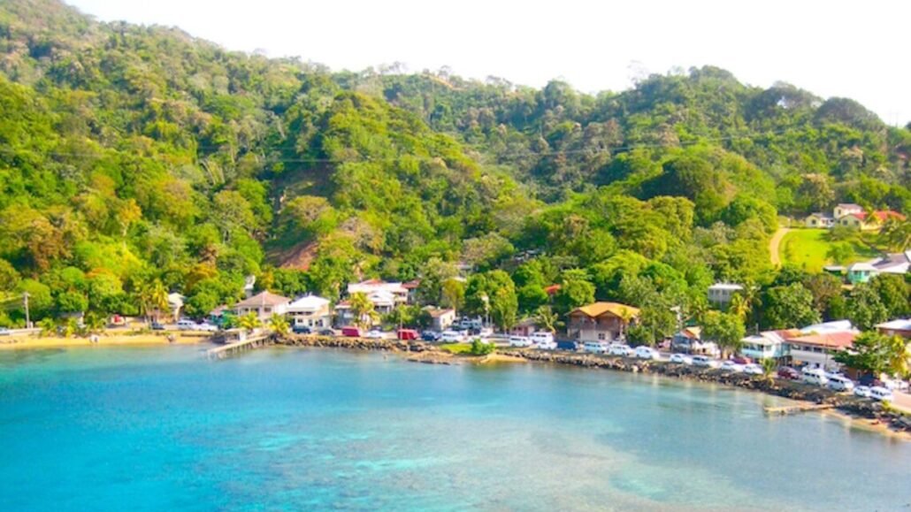 is roatan a safe place to visit everything you need to know